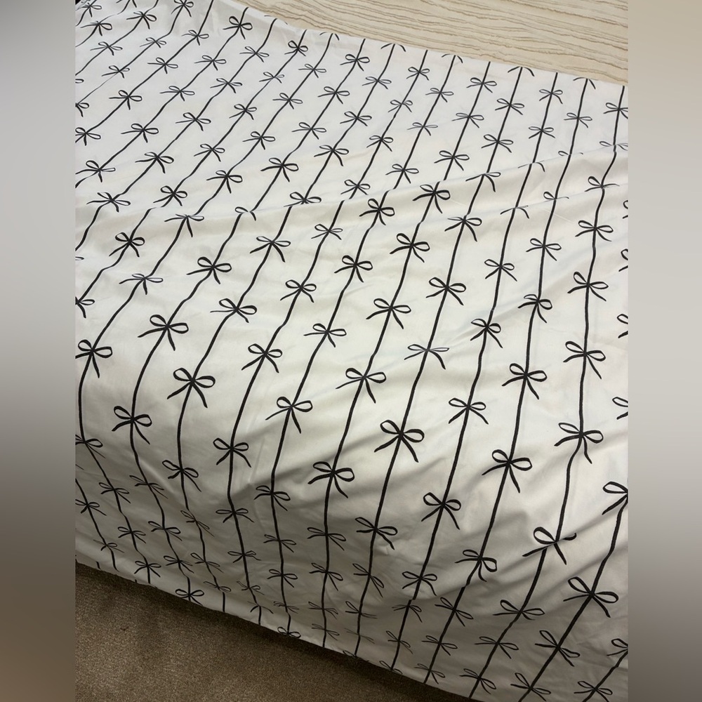 Twin size cupcakes & cashmere Black and White flat sheet cute bows